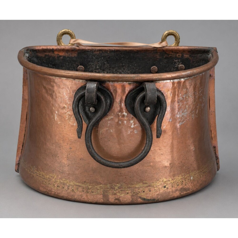 Rare English  Arts & Craft Copper Kindling Box circa 1880-1910 Hand Forged
